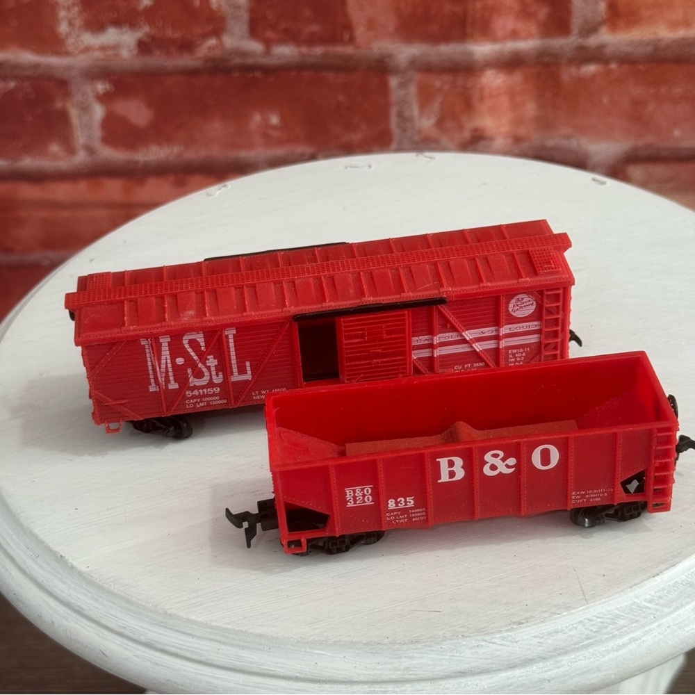 Vintage HO Scale Model Freight Train Car B&O / M.St.L. Railroad Cars